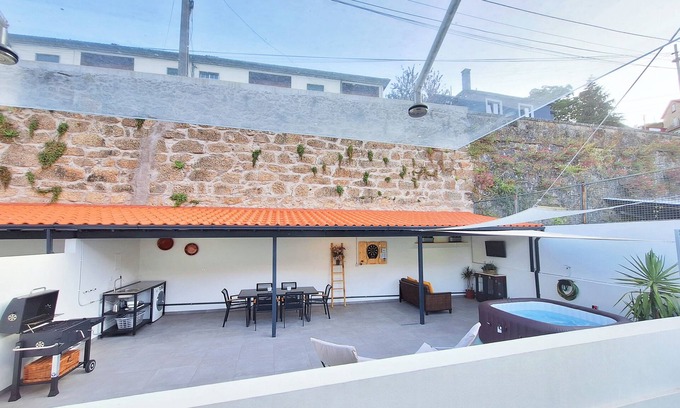 Covilha Wohnung | Duplex com Jacuzzi, Terraço, & Bbq. Vista Serra