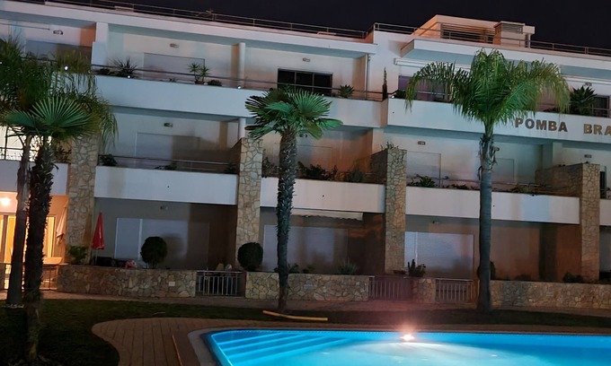 Vale de Carro Eigentumswohnung | Duplex com Vista Piscina Barbeque Garagem 5 Minutos da Praia