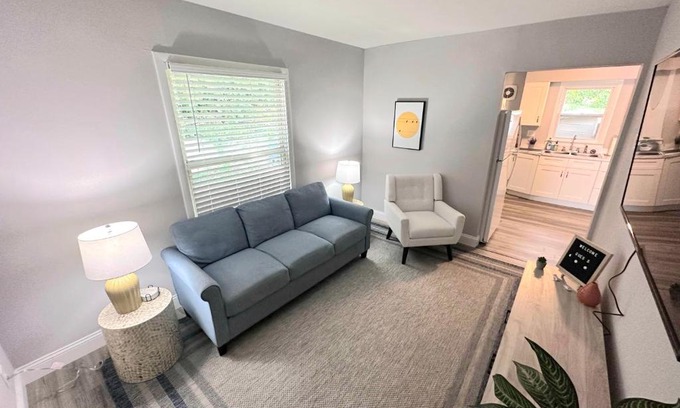 St. Charles Wohnung | Duplex Hideaway in Saint Charles MO