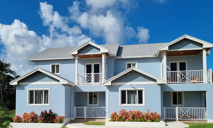 Gambier Haus | Duplex Townhouse, King Bed, Family-centric, Fast Wi-fi, near Beach, Free Parking