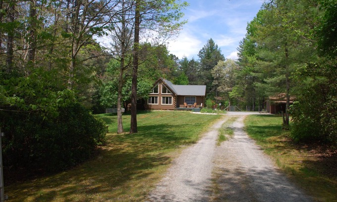 Cedar Mountain Kabine | Dupont, Wasserfall, Wireless-LAN, Yard, Haustiere erlaubt, 40 Morgen