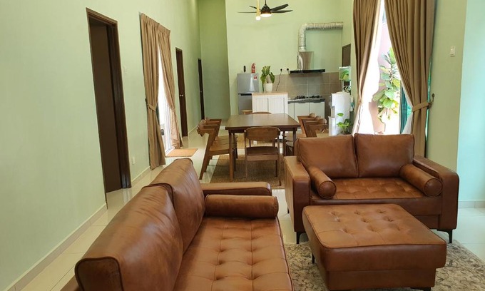 Ayer Molek Haus | Duyong Damai Homestay by KOWBMAS