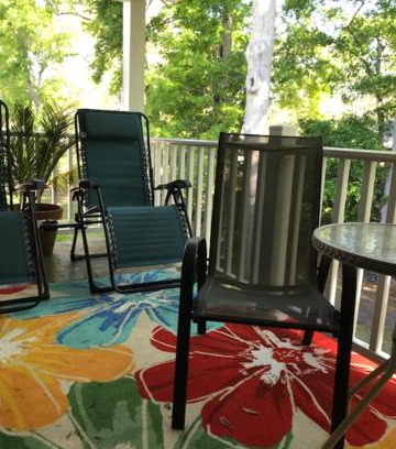 Demere Park Wohnung | E12 Awesome renovation, comfy well stocked kitchen make some memories!