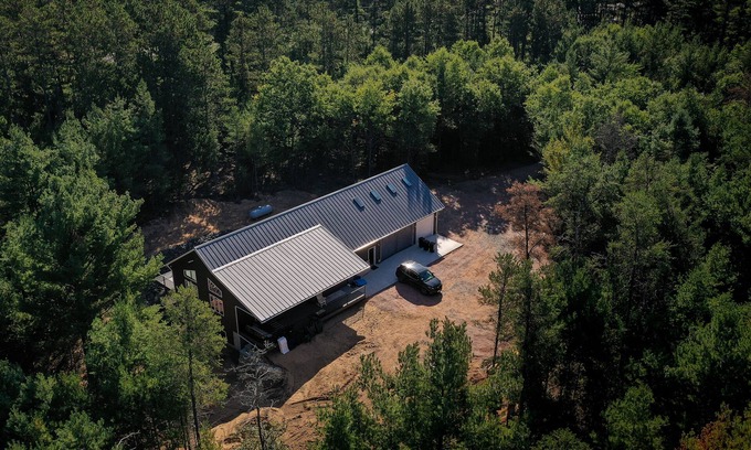 Rome Haus | Eagle's Nest Guest House III - Less than 2 miles from SV - 16 beds!