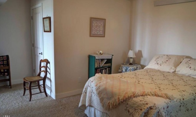 Powell Haus | Eaglenest Guest Getaway, Minutes to Cody, Beautiful River View