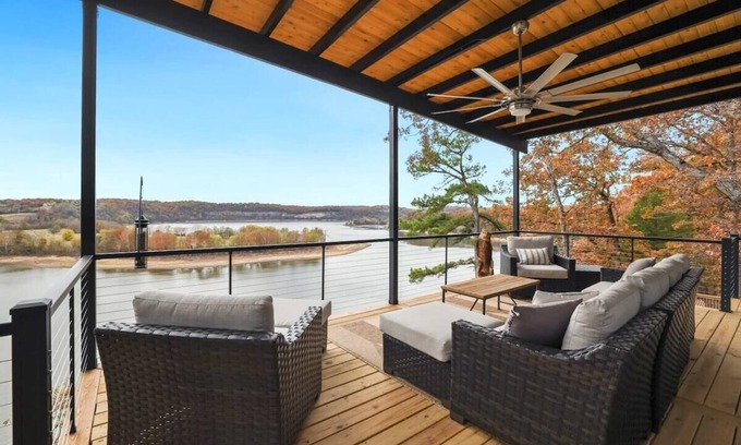 Springdale Haus | Eagles Bluff - Views of Beaver Lake