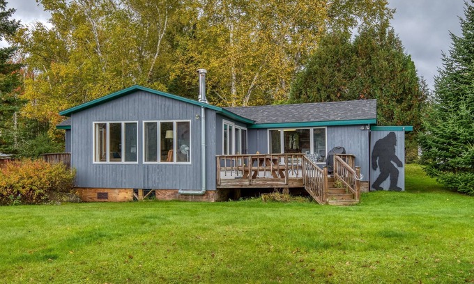 Rangeley Kabine | Eagles Cove with kayaks, paddle boat, fire pit, pet friendly