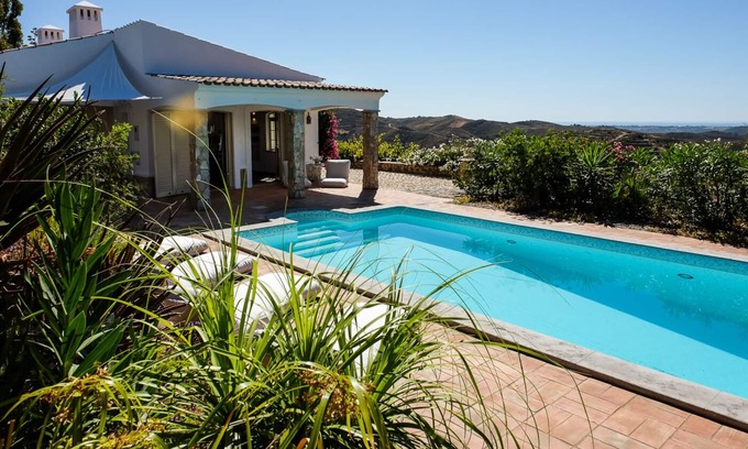 Fonte do Bispo Villa | Eagles Nest - ein charmantes, gut ausgestattetes Haus mit 3 Schlafzimmern, Pool- und Meerblick