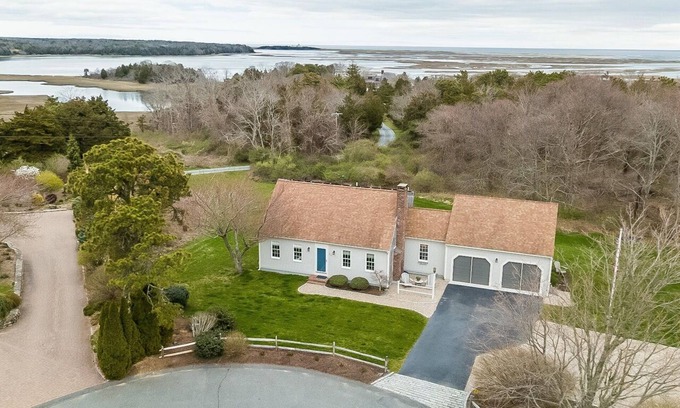 Eastham Haus | Eastham, 4BR, sichert bis National Seashore, Blick auf das Wasser von Salt Pond Bay