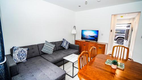 Slough Haus | Easy 2 Manage 4Bedroom House with Complimentary Parking