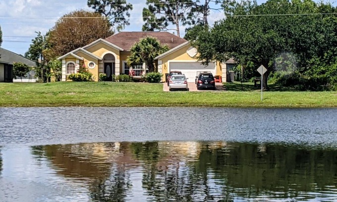 Port Saint Lucie Haus | Easy access from I95 and Turnpike, beautiful lake view and 25 min from the beach