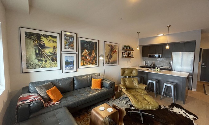 Bozeman Eigentumswohnung | Easy Access to all things Bozeman - with indoor parking!