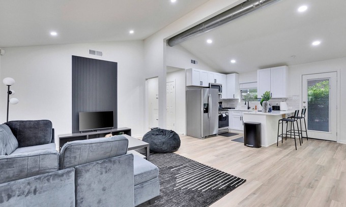 Old Enfield Haus | Easy access to everything from this centrally located Home in Austin!