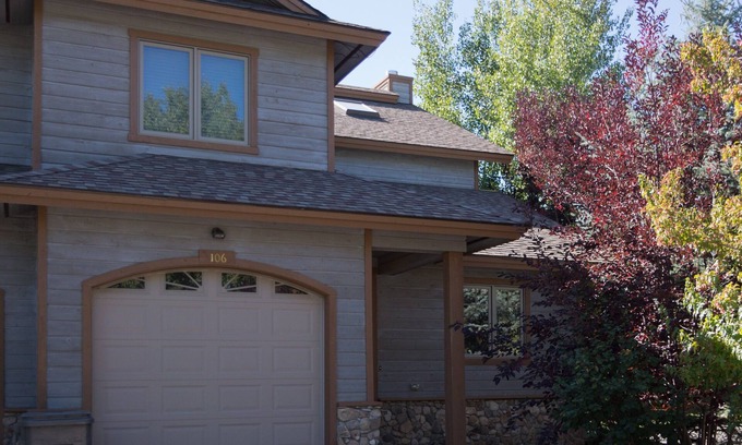 Victor Haus | Einfacher Zugang zu Jackson Hole, Targhee, Tetons, Yellowstone. Privater Whirlpool.