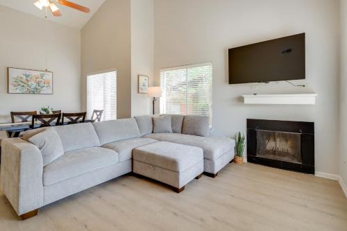 Bryan Haus | Easy Tailgate Access! Home 3 Mi to College Station