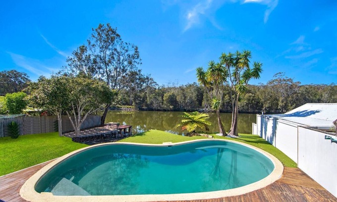 Wyong Haus | Easygoing Poolside Relaxation on Wyong River