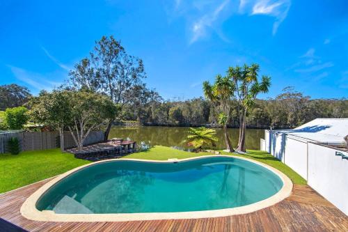 Wyong Haus | Easygoing Poolside Relaxation on Wyong River