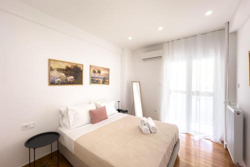 Vyronas Wohnung | Eclectic Moonstone apartment in Athens