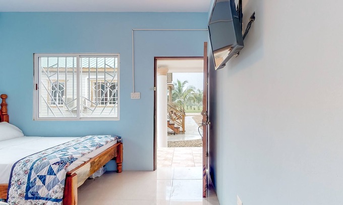 Dangriga Wohnung | Studio in abgeschlossenem Grundstück, ruhig und mit kostenlosem WLAN, Fernseher - Frühstück inbegriffen
