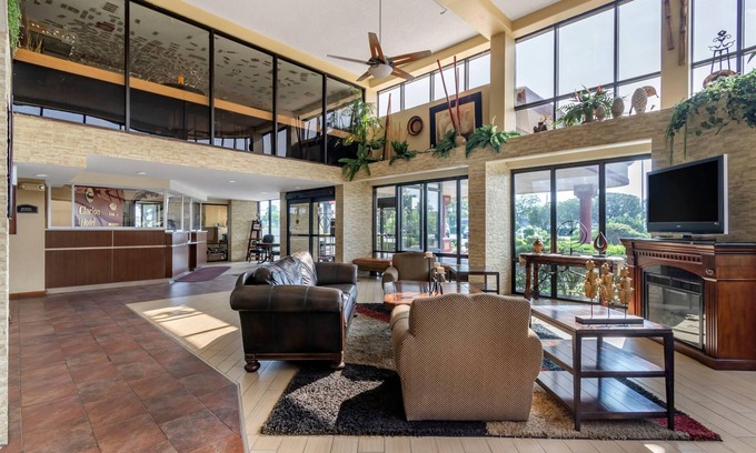 Broken Arrow Hotel | Econo Lodge Broken Arrow - Tulsa