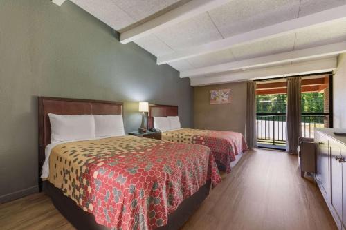High Point Hotel | Econo Lodge High Point - Archdale