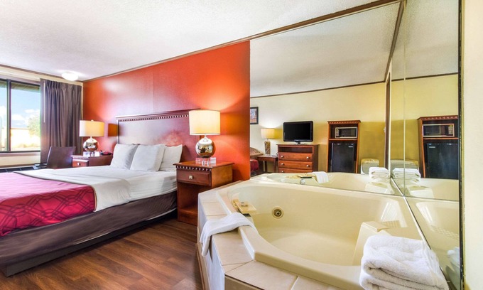 Norwalk Hotel | Econo Lodge Norwalk