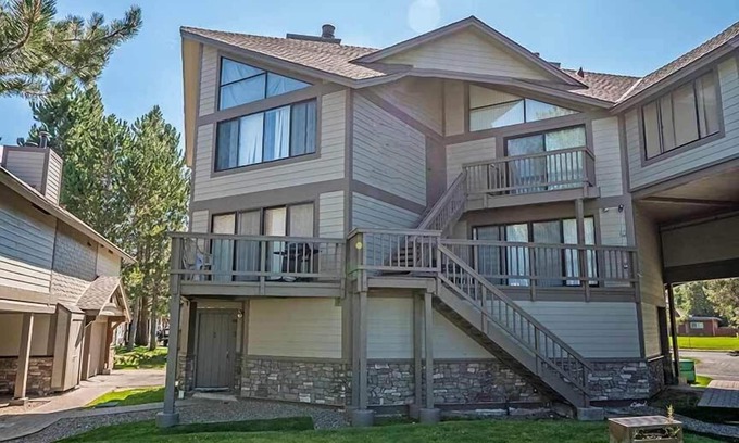 Tahoe Keys Eigentumswohnung | Economical Waterfront Condo for 6 with Great Views of the Marina - 86A~