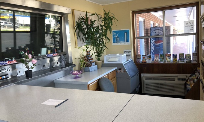 St. James Hotel | Economy Inn