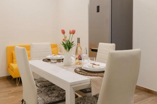 Molfetta Wohnung | Eden Suite - Central Apartment with Balcony - Molfetta