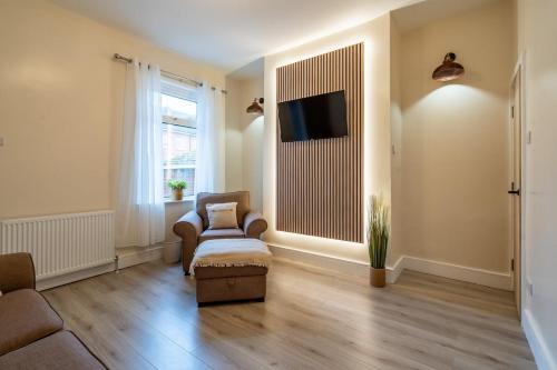 Goole Haus | Edinburgh Street House 3 Bed, 4 Guest