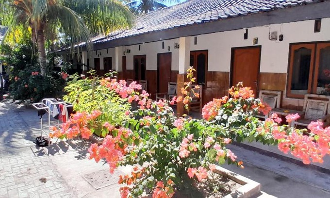 Jerowaru Haus | Ekas beach guesthouse and restaurant