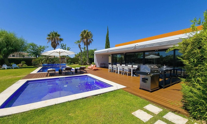 Alcalar Villa | Luxury 4 Schlafzimmer Villa mit privatem Pool und Garten