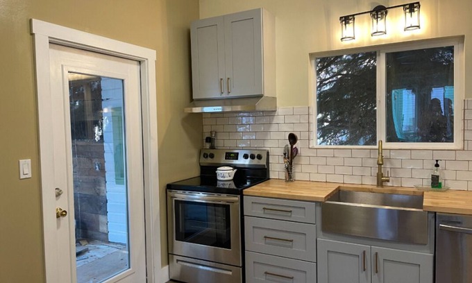 Anaconda Haus | Elegance Redefined - A Classic Victorian Home with Modern Amenities