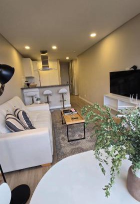 Antiguo Country Wohnung | Elegant 2-Bedroom Loft 604 with Stunning Park View