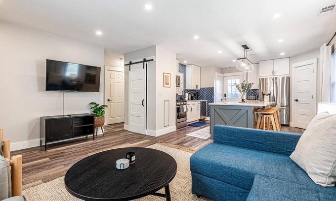 Ferndale Haus | Elegant 2BR Ferndale Cottage! Welcome!