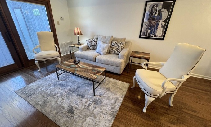 Meriwether Eigentumswohnung | Elegant 2BR Midtown Condo W/Flair