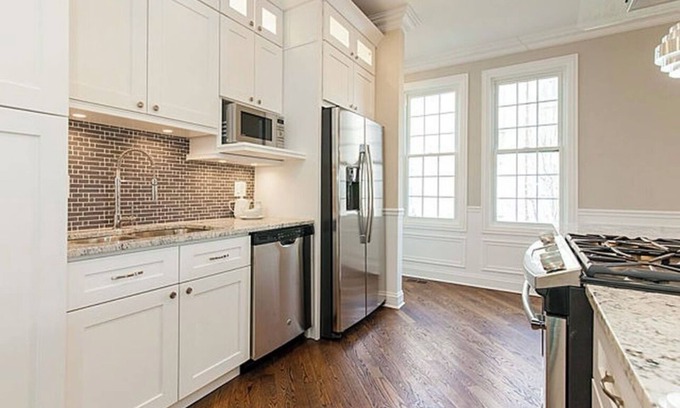 Irving Park Haus | Elegant 3-Bed, 3-Bath Home in Chicago <25-minutes to O’Hare & Downtown + Parking