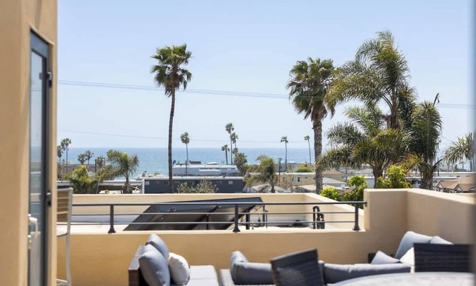 Townsite Haus | Elegant 3-Level Oceanview Getaway in Oceanside