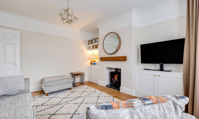 Aigburth Skihütte | Elegant 3BR House near City Centre