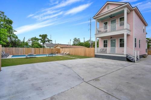 Dillard Wohnung | Elegant 4bd with Pool and Off Street Parking
