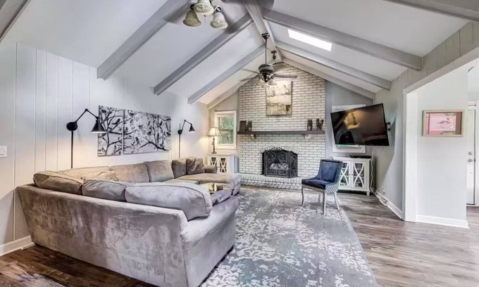 Naperville Haus | Elegant 4BR Tudor Retreat near Downtown