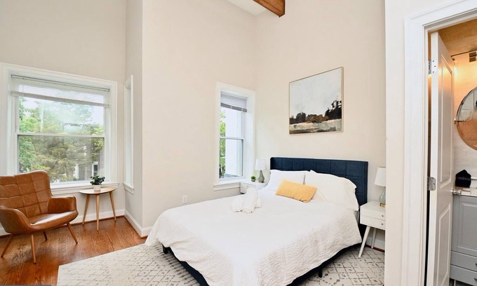 Trinidad Haus | Elegant 5BR home 1 mile from Capitol Hill!Free Parking!