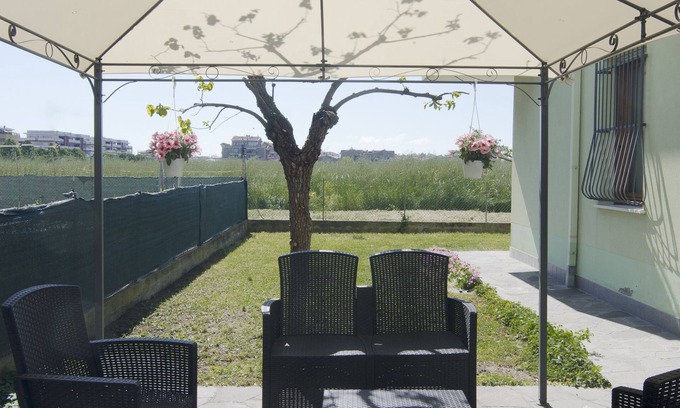 Bellariva Wohnung | Elegant and spacious apartment with private garden near the sea.