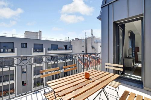 Suresnes Haus | Elegant Appt - 3BDR-8P - Near Paris & La Defense