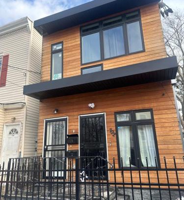 Newark Wohnung | Elegant Apt by EWR & PennStation