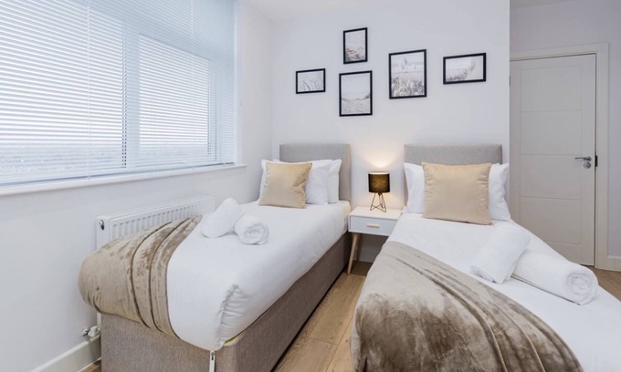 Aylesbury Wohnung | Elegant Central Private Parking Leisure Contractor