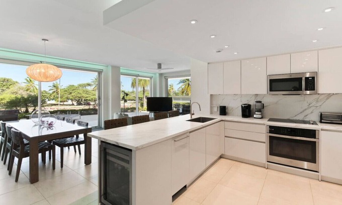Oranjestad-West Wohnung | Elegant Condo Steps from Eagle Beach at O Condo 3 by Bocobay