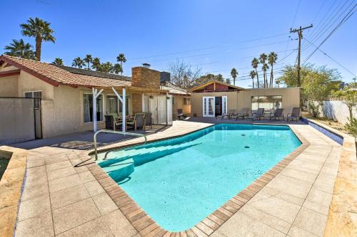 Glen Heather Estates Haus | Elegant Home with Pool Table 3 Mi to Vegas Strip!