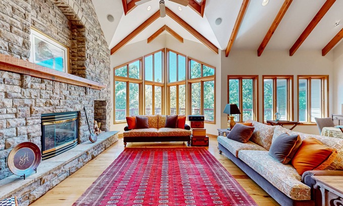 Eureka Springs Haus | Elegant lake house with gourmet kitchen, game room, scenic views & lake frontage