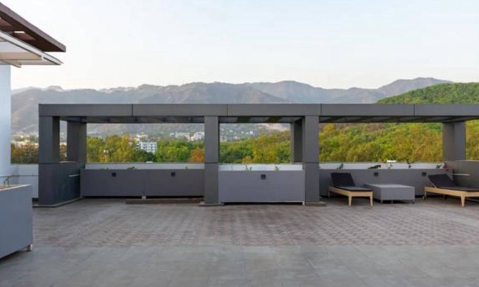 Bullawala Wohnung | Elegant Mountainview Bliss in Prime Location